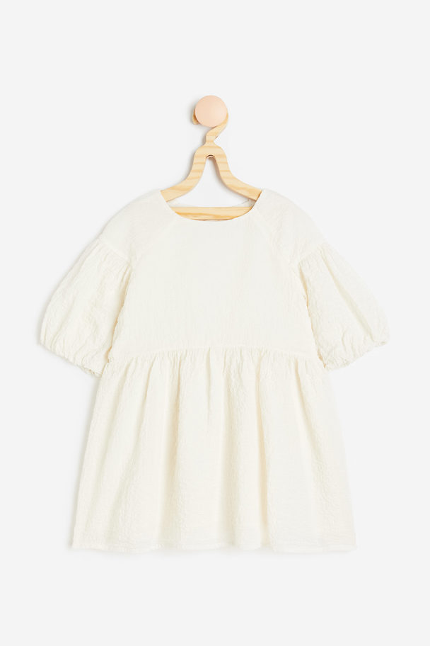 H&M Kleid aus Seersucker Naturweiß