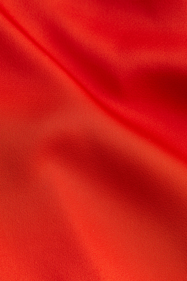 H&M MAMA Slipkleid aus Satin Rot