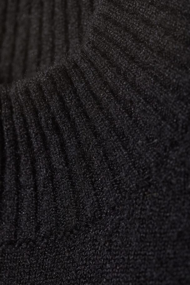Weekday Atwood Sweater Black