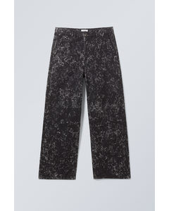 Micha Ruimvallende Workwear Broek Zwart Met Abstracte Print