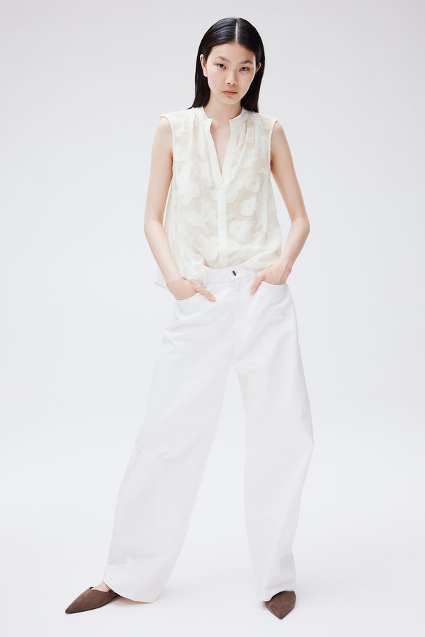 H&M Ärmellose Bluse aus Jacquardstoff Weiß