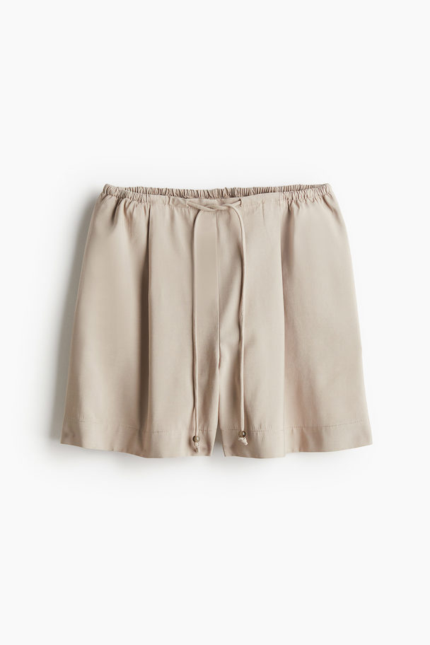 H&M Front-pleat Shorts Light Beige