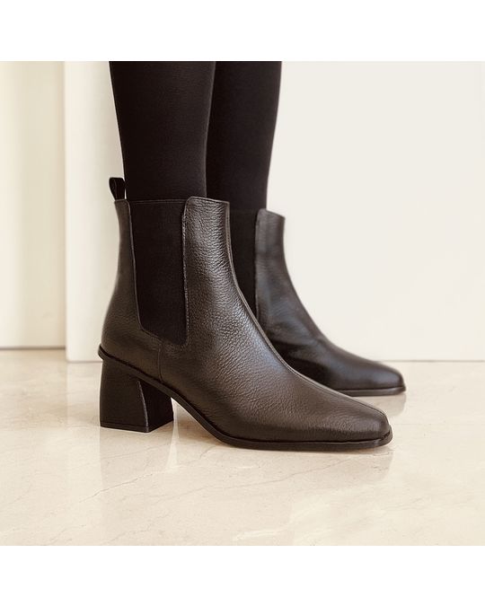 Hanks Glir Black Leather Chelsea Ankle Boots
