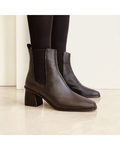 Glir Black Leather Chelsea Ankle Boots