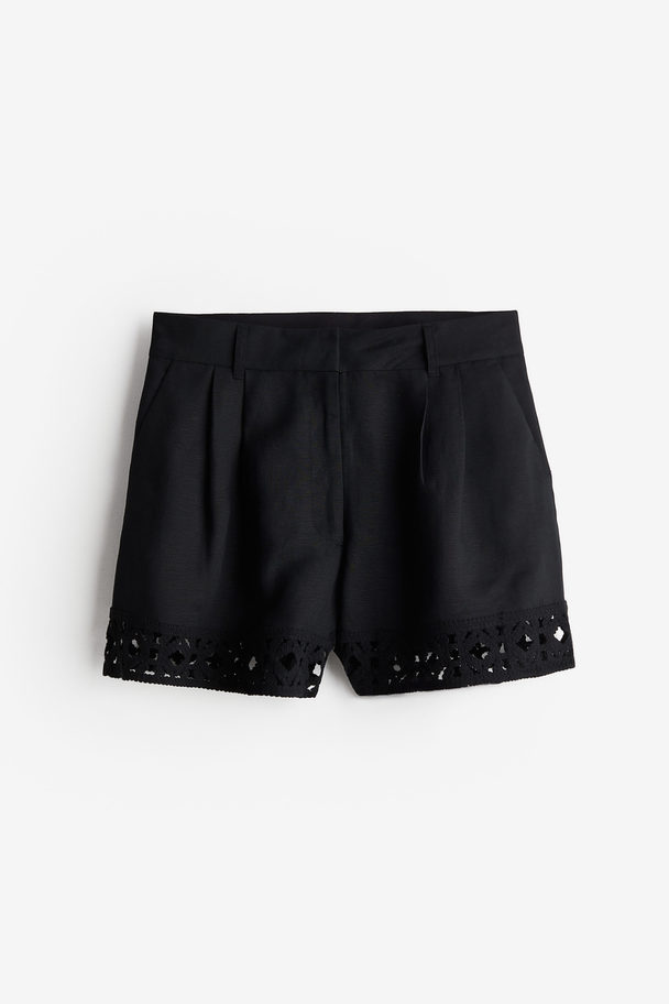 H&M Shorts mit Besätzen im Häkellook