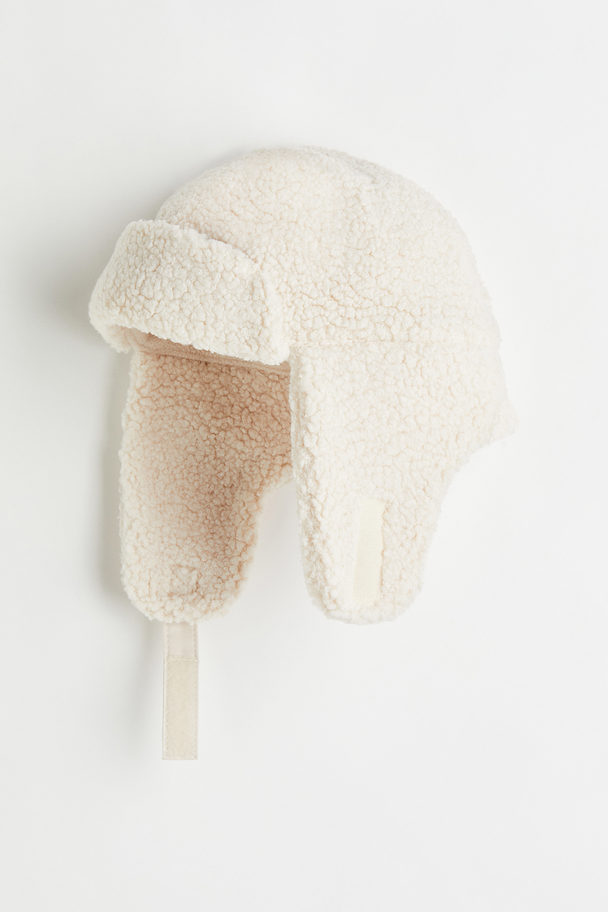 H&M Mütze aus Teddyfleece mit Ohrenklappen Naturweiß