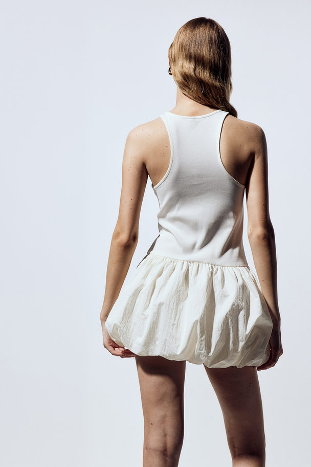 H&M Ärmelloses Kleid mit Ballonrock Cremefarben