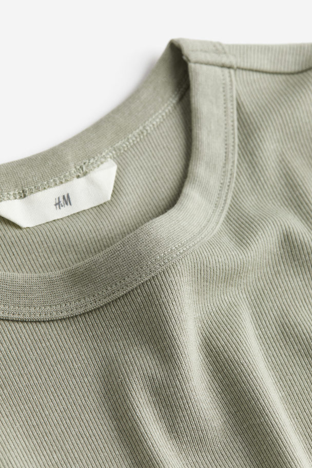 H&M Geripptes Shirt aus Modalmix Helles Khakigrün