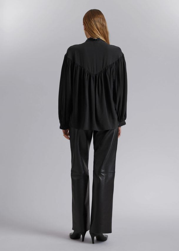 & Other Stories Oversized Blouse Met Ruches Zwart