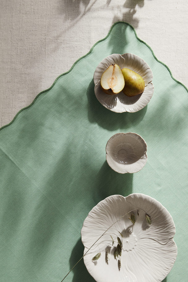 H&M HOME Scallop-edged Tablecloth Light Green