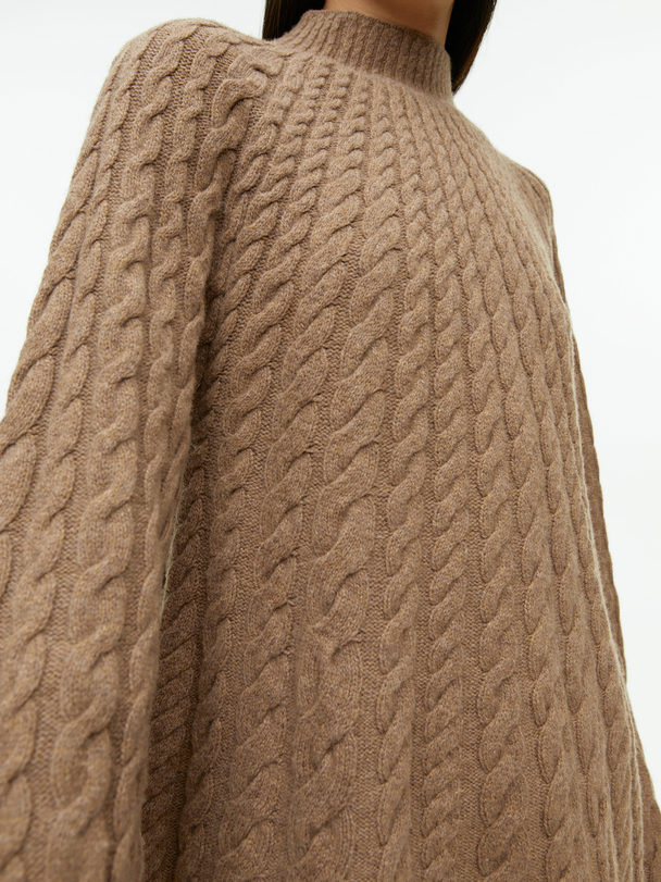 ARKET Strickpullover aus Wolle mit Zopfmuster Kamel