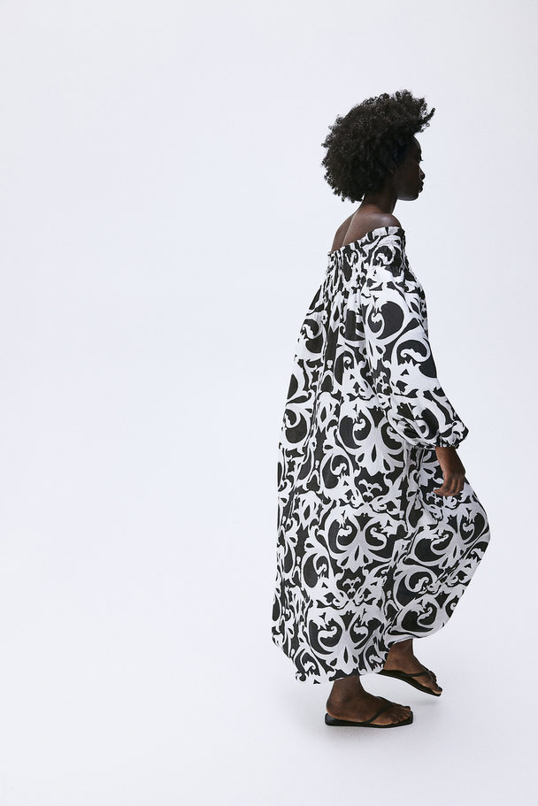 H&M Off-Shoulder-Kleid in Oversize-Passform Schwarz/Gemustert