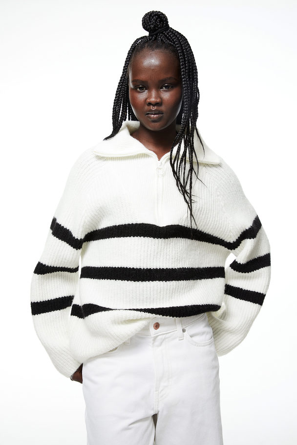 H&M Oversized Pullover mit kurzem Reißverschluss Cremefarben/Gestreift