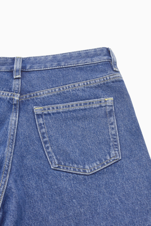 COS Jeans Arch – Avsmalnande Tvättad Blå