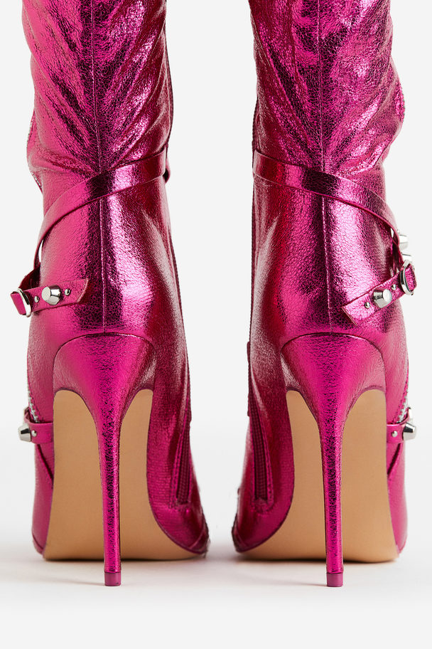 Public Desire Worthy Kniehohe Stiefel Mit Absatz Pink Metallic