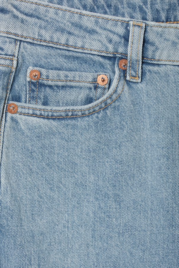 Weekday Jeans Smooth mit schmaler Passform und hohem Bund Tiefblau