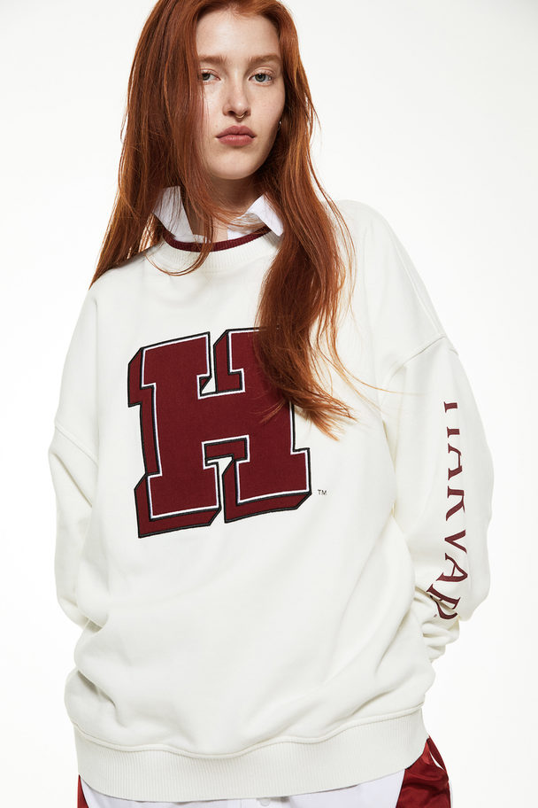 H&M Oversized Sweatshirt mit Print Cremefarben/Harvard University
