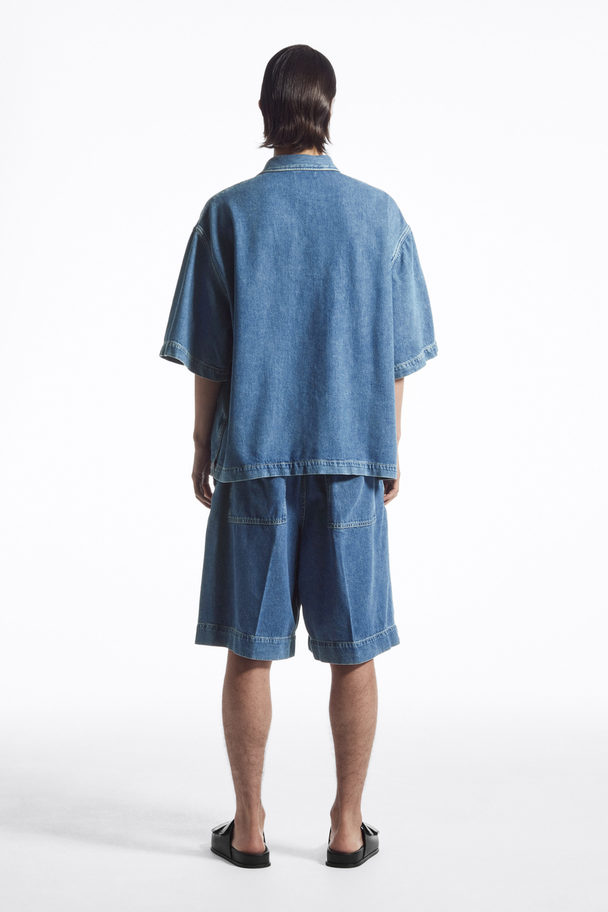 COS OVERSIZED-JEANSHEMD MIT KURZEN ÄRMELN MITTELBLAU