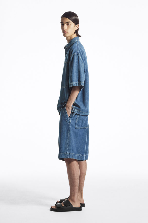 COS OVERSIZED-JEANSHEMD MIT KURZEN ÄRMELN MITTELBLAU