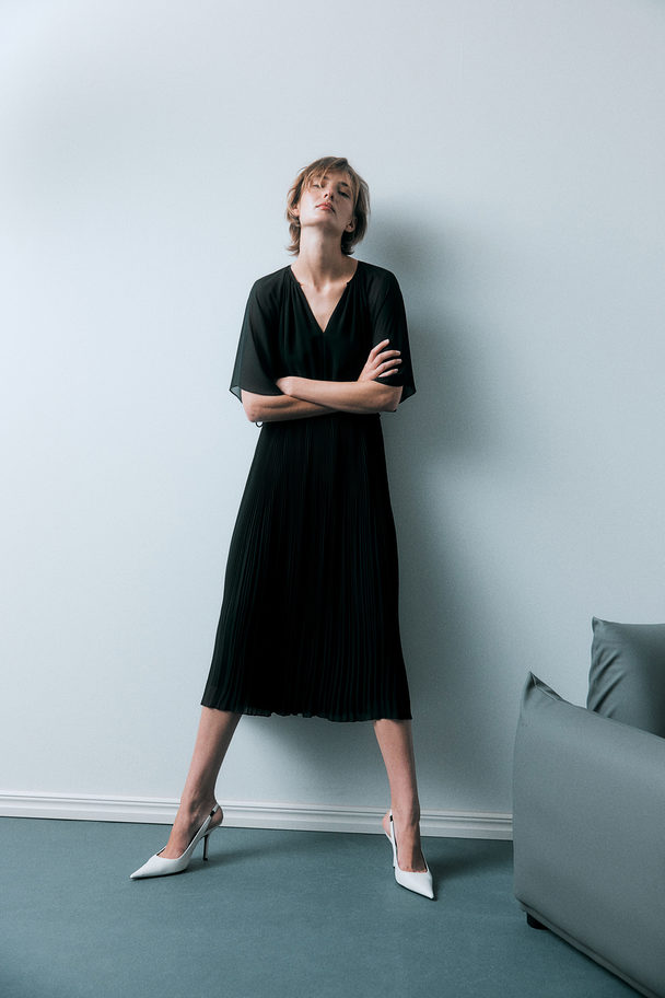 H&M Tie-detail Pleated Dress Black