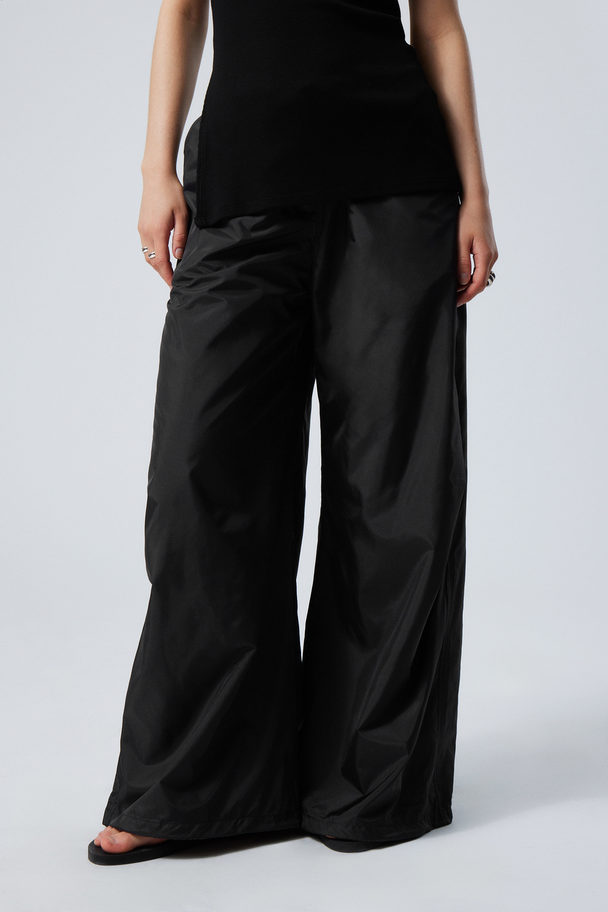 Weekday Leish Parachute Trousers Svart