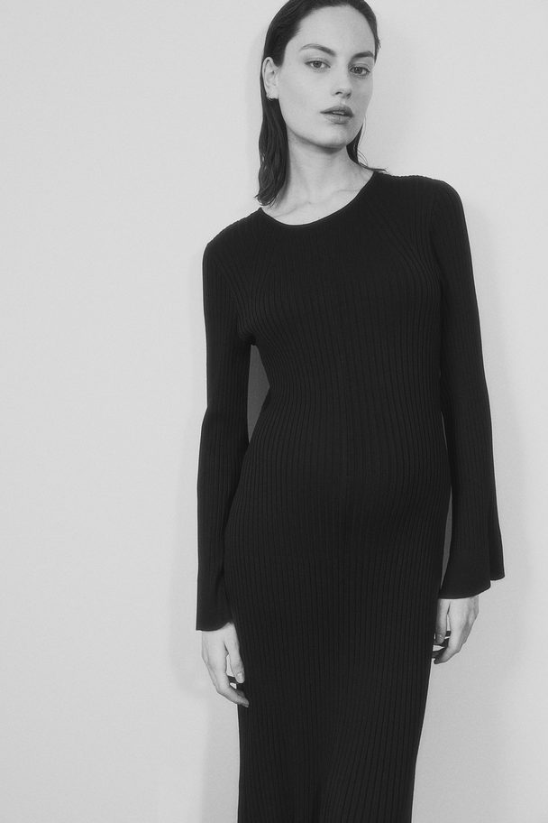 H&M Mama Ribgebreide Midi-jurk Zwart