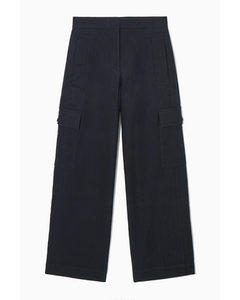 CARGOHOSE MIT WEITEM BEIN NAVYBLAU