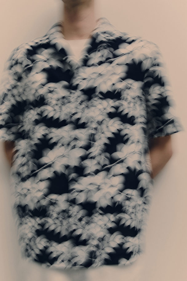 H&M Regular Fit Printed Resort Shirt Navy Blue/leaves