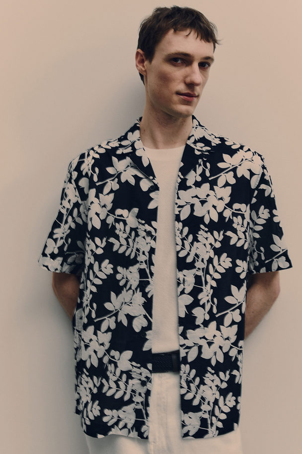 H&M Regular Fit Resortskjorte Med Trykk Marineblå/blader