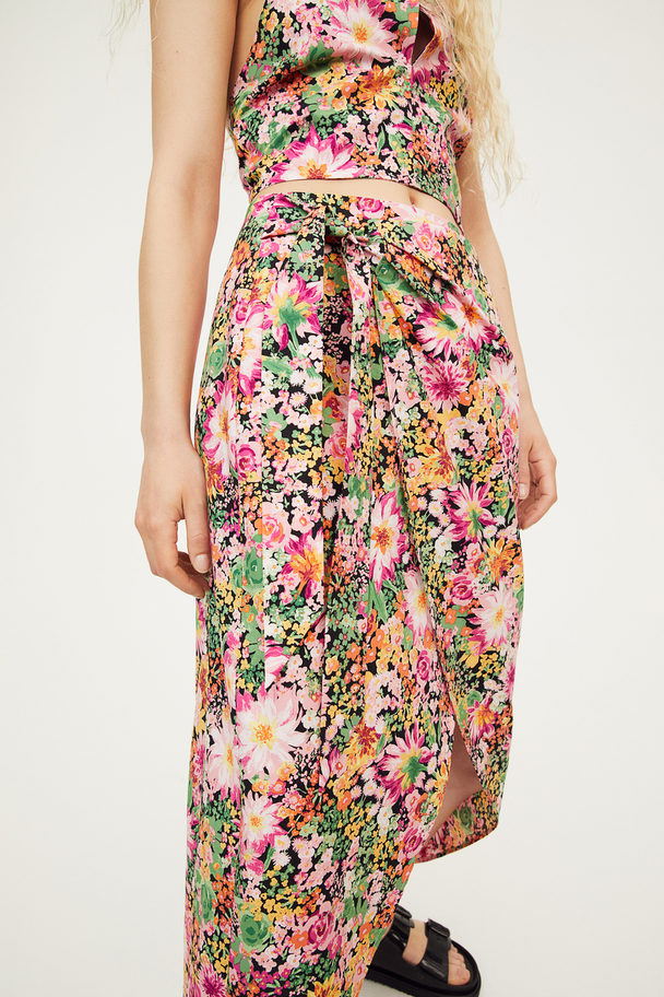 H&M Patterned Lyocell-blend Wrapover Skirt Black/floral