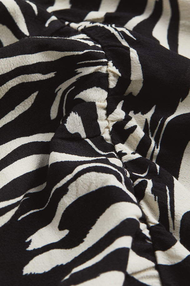 H&M Puff-sleeved Crêpe Dress Black/zebra-print