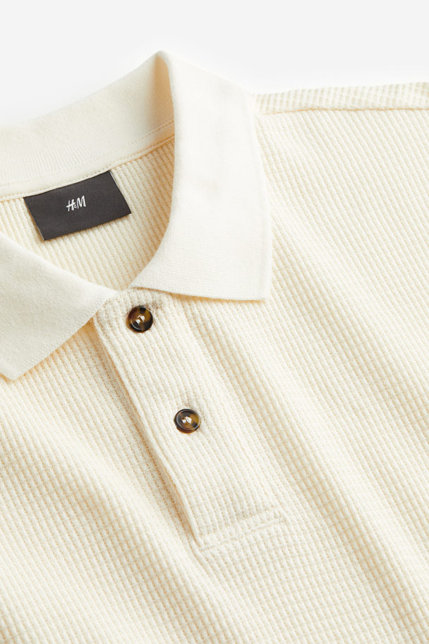 H&M Poloshirt mit Waffelmuster in Slim Fit Cremefarben