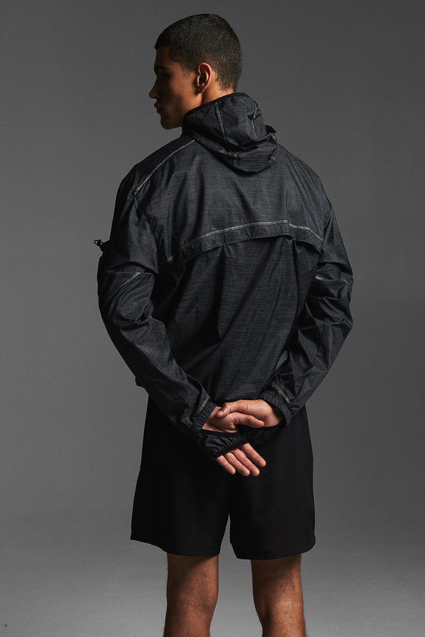 H&M DryMove™ Sportshorts aus Webstoff mit Taschen Schwarz