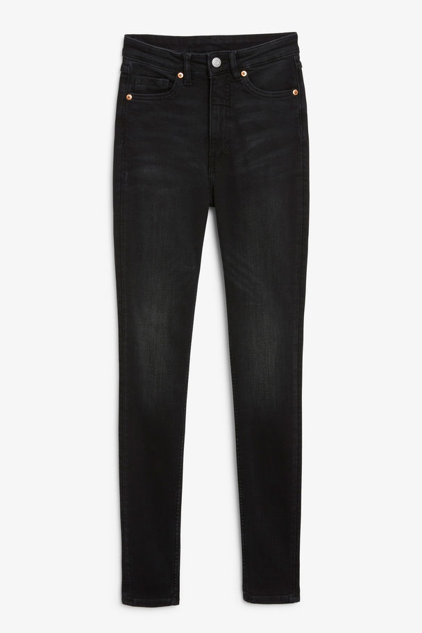 Monki Oki Hoge Taille Strak Gewassen Zwarte Jeans Zwarte Wassing
