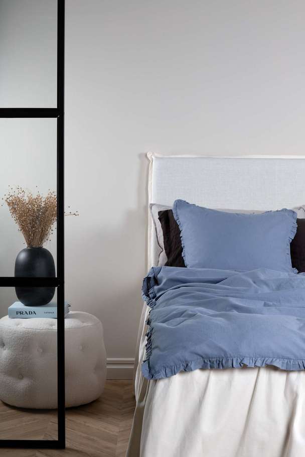 Venture Home Lias Bed Set