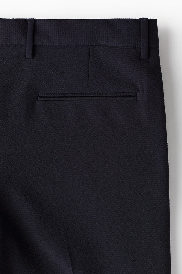H&M Anzughose aus Seersucker in Slim Fit Marineblau