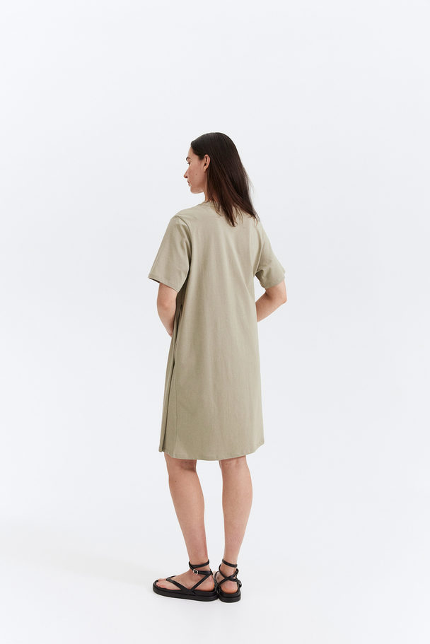 H&M MAMA T-Shirt-Kleid mit Stillfunktion Helles Khakigrün
