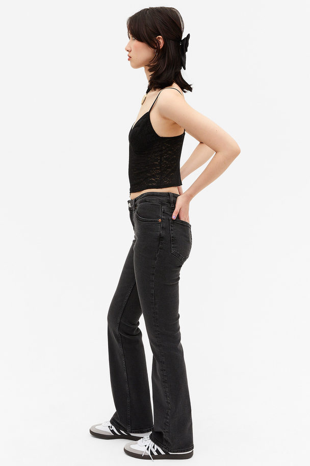 Monki Verwassen Zwarte Wakumi Jeans Met Lage Taille Donker Zwart