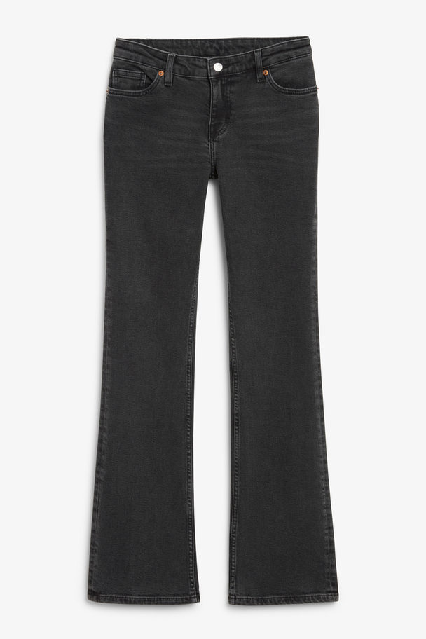 Monki Wakumi Lowwaist-Jeans in verwaschenem Schwarz mit Bootcut Dunkles Schwarz