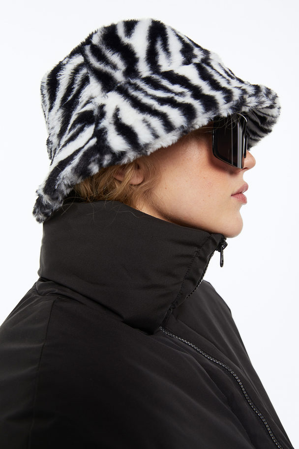 H&M Bucket Hat Black/zebra Print