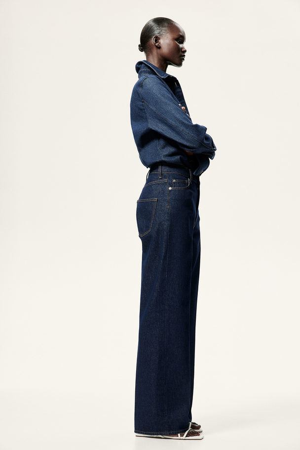 H&M Jeans mit Bügelfalten Dunkles Denimblau
