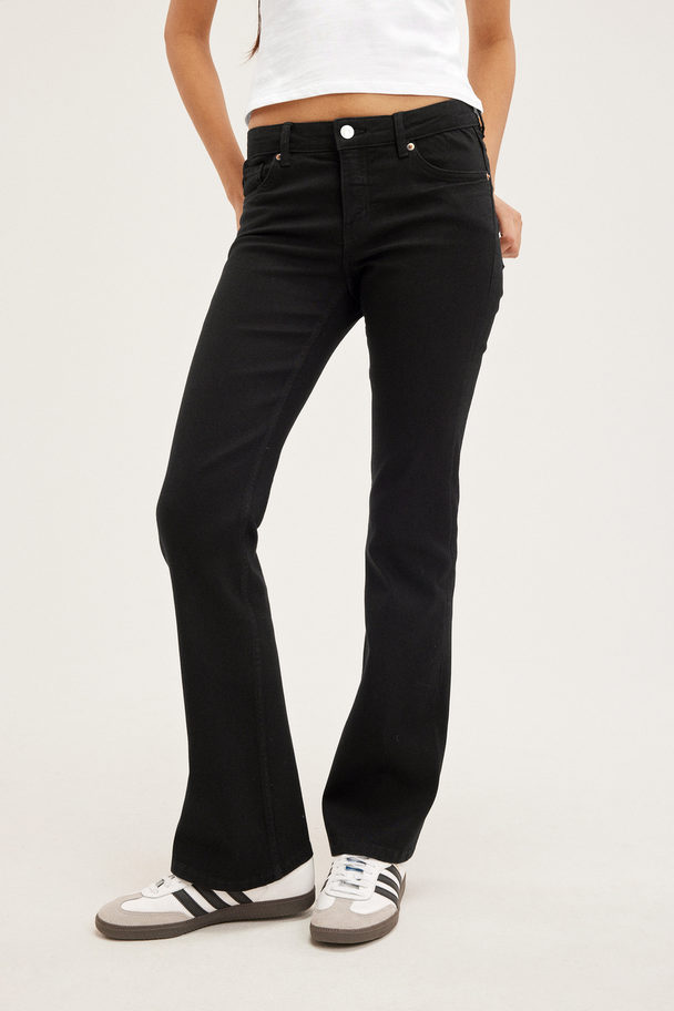 Monki Jeans mit ausgestelltem Bein und niedrigem Bund Schwarz