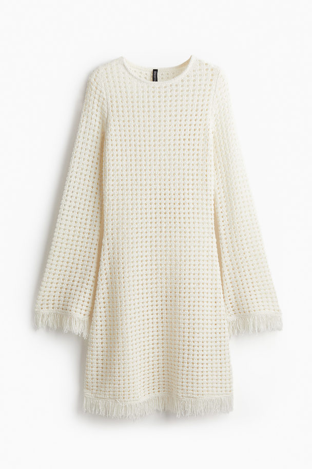 H&M Kleid in Ajourstrick mit Fransenbesatz Cremefarben