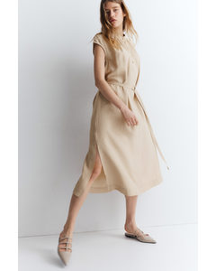 Kleid mit Gürtel Beige