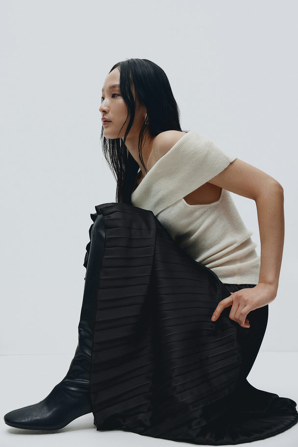 H&M Pleated Midi Skirt Black