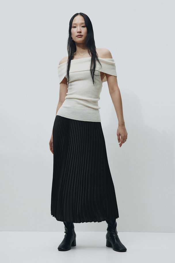 H&M Pleated Midi Skirt Black