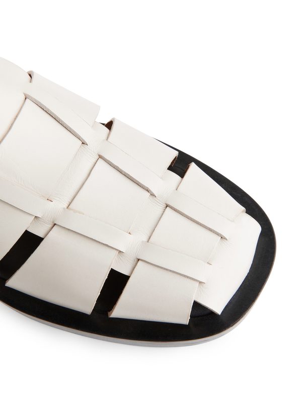 ARKET Sandalen mit Ledergitter Off-White