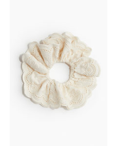 Bestickter Baumwoll-Scrunchie Cremefarben