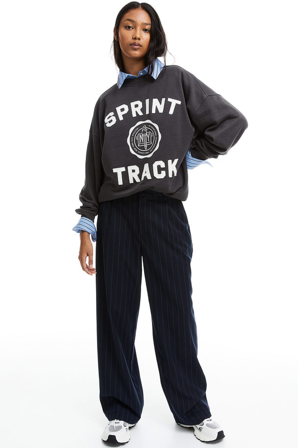 H&M Oversized Motif-detail Sweatshirt Dark Grey/sprint Track