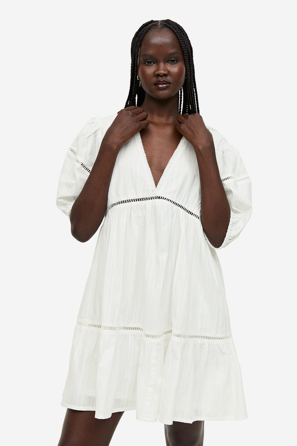 H&M Voluminöses Kleid mit Spitzendetails Weiß